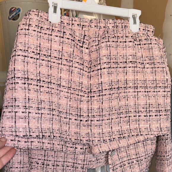 Brand New/Never worn Pink Tweed Blazer with & Crystal Accents buttons - Picture 11 of 17